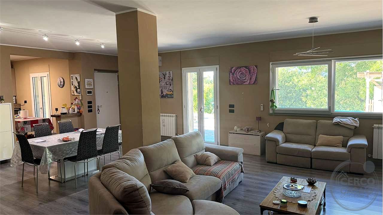 Perugia – San Vetturino | villa singola con piscina, pari al nuovo