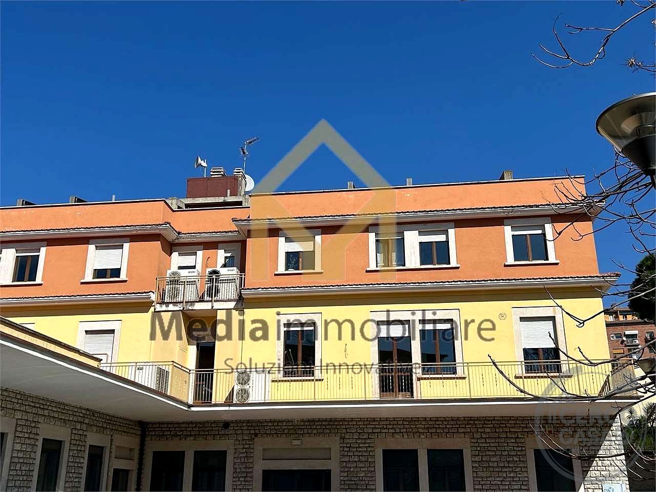 Via Campo di Marte: vendiamo uffici 380 mq