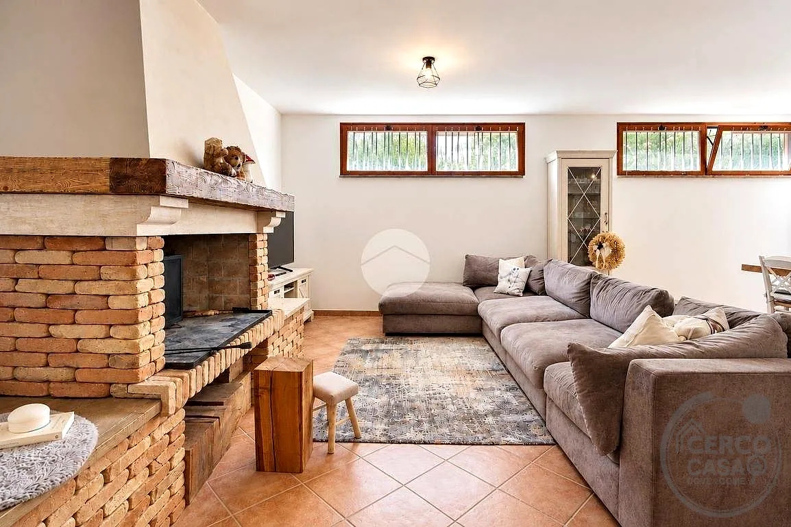 VILLA CON PISCINA TERNI TUILLO a Terni