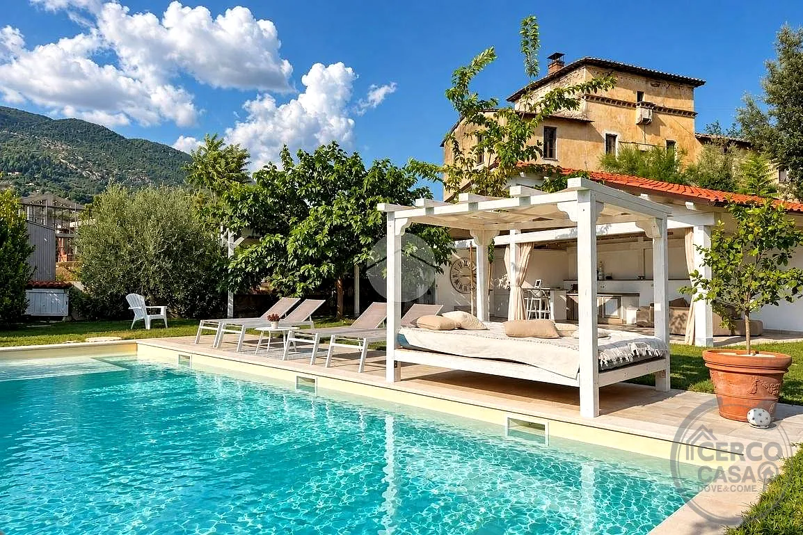 VILLA CON PISCINA TERNI TUILLO a Terni