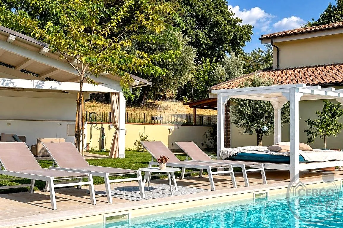 VILLA CON PISCINA TERNI TUILLO a Terni
