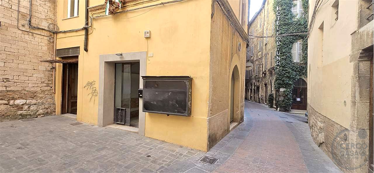 Perugia Negozio in centro in locazione