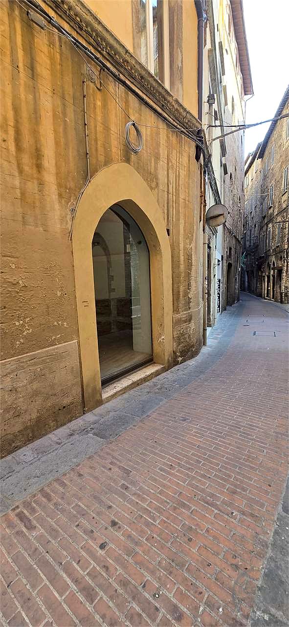 Perugia Negozio in centro in locazione