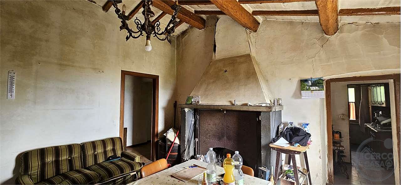 TODI - CASA INDIPENDENTE CON TERRENO