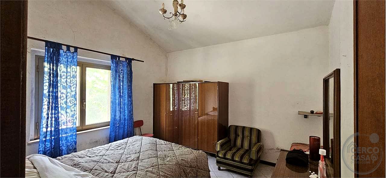 TODI - CASA INDIPENDENTE CON TERRENO