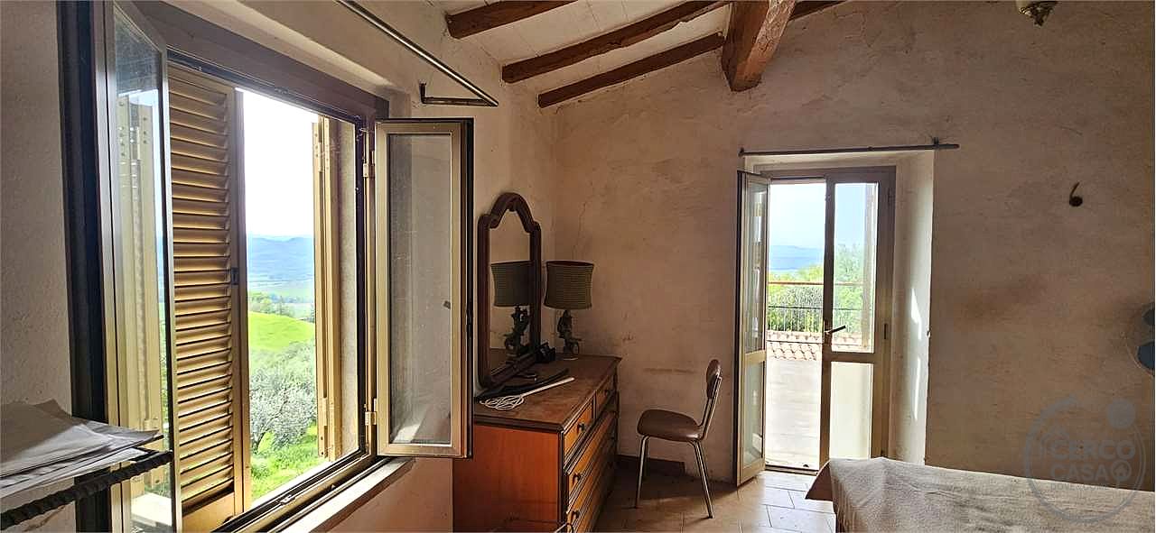 TODI - CASA INDIPENDENTE CON TERRENO