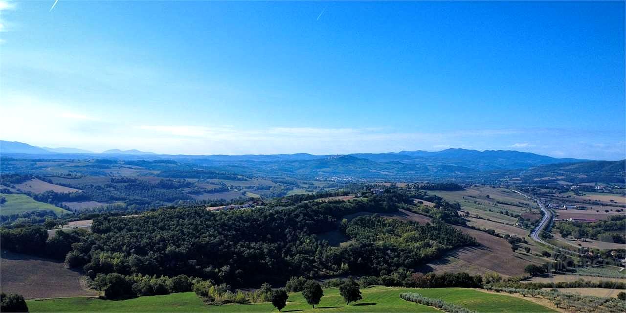 TODI - CASA INDIPENDENTE CON TERRENO