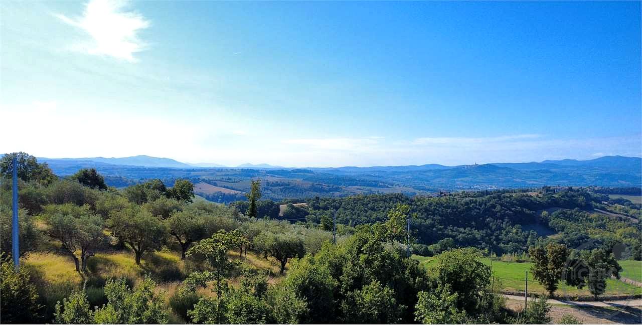 TODI - CASA INDIPENDENTE CON TERRENO