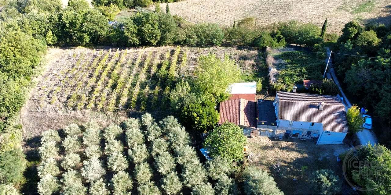 TODI - CASA INDIPENDENTE CON TERRENO