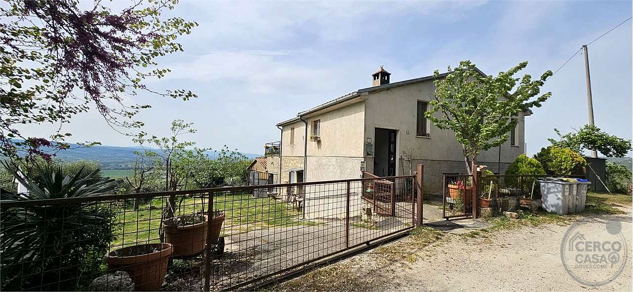 TODI - CASA INDIPENDENTE CON TERRENO