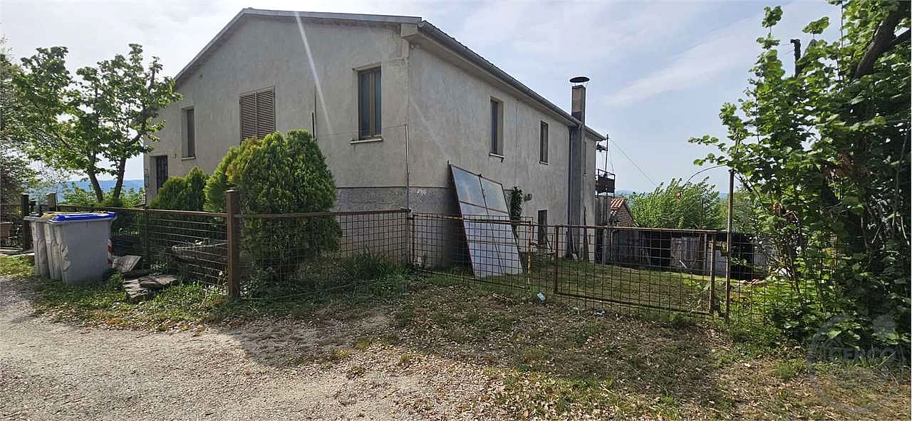 TODI - CASA INDIPENDENTE CON TERRENO