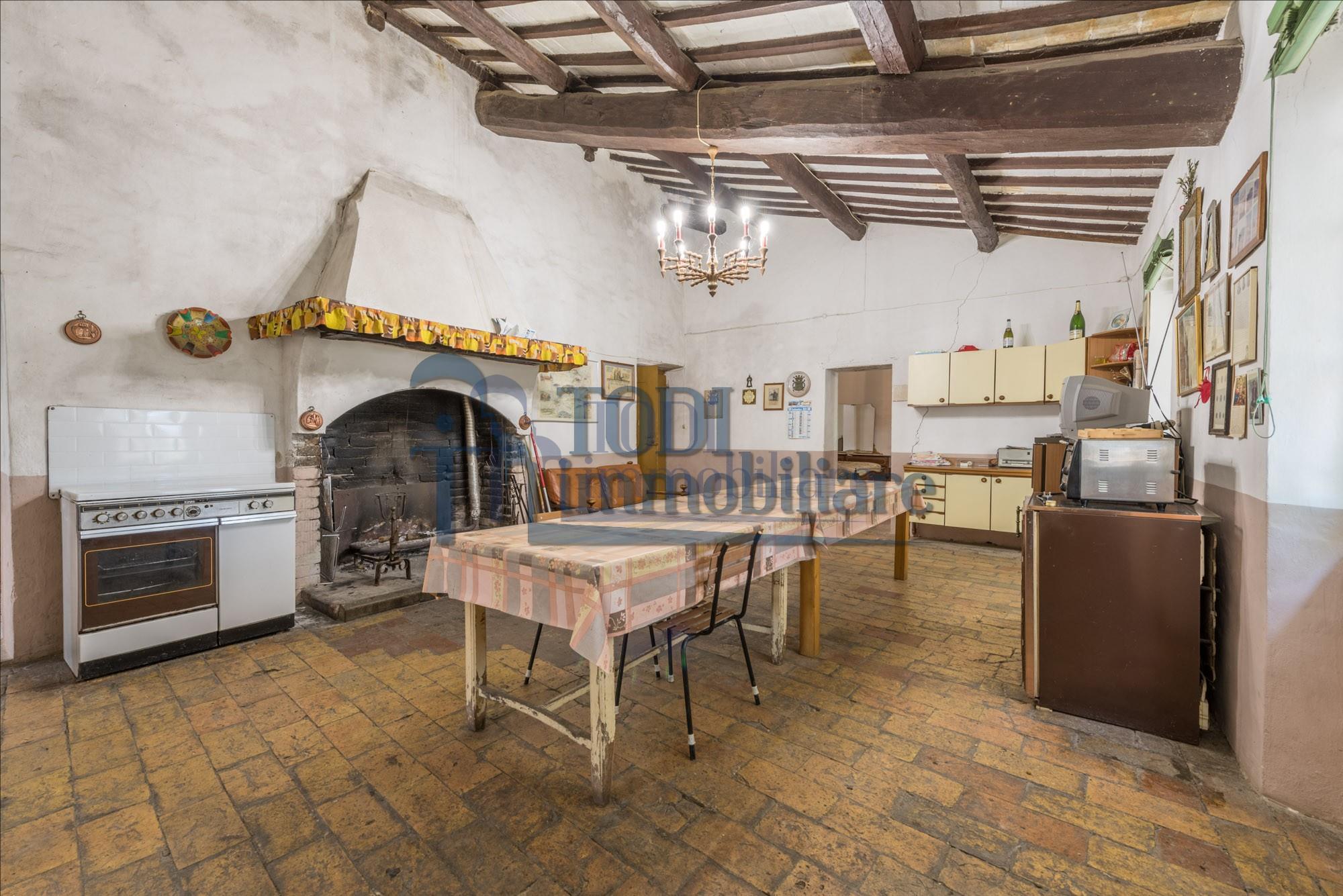 Casale Il Farnese - Todi Immobiliare
