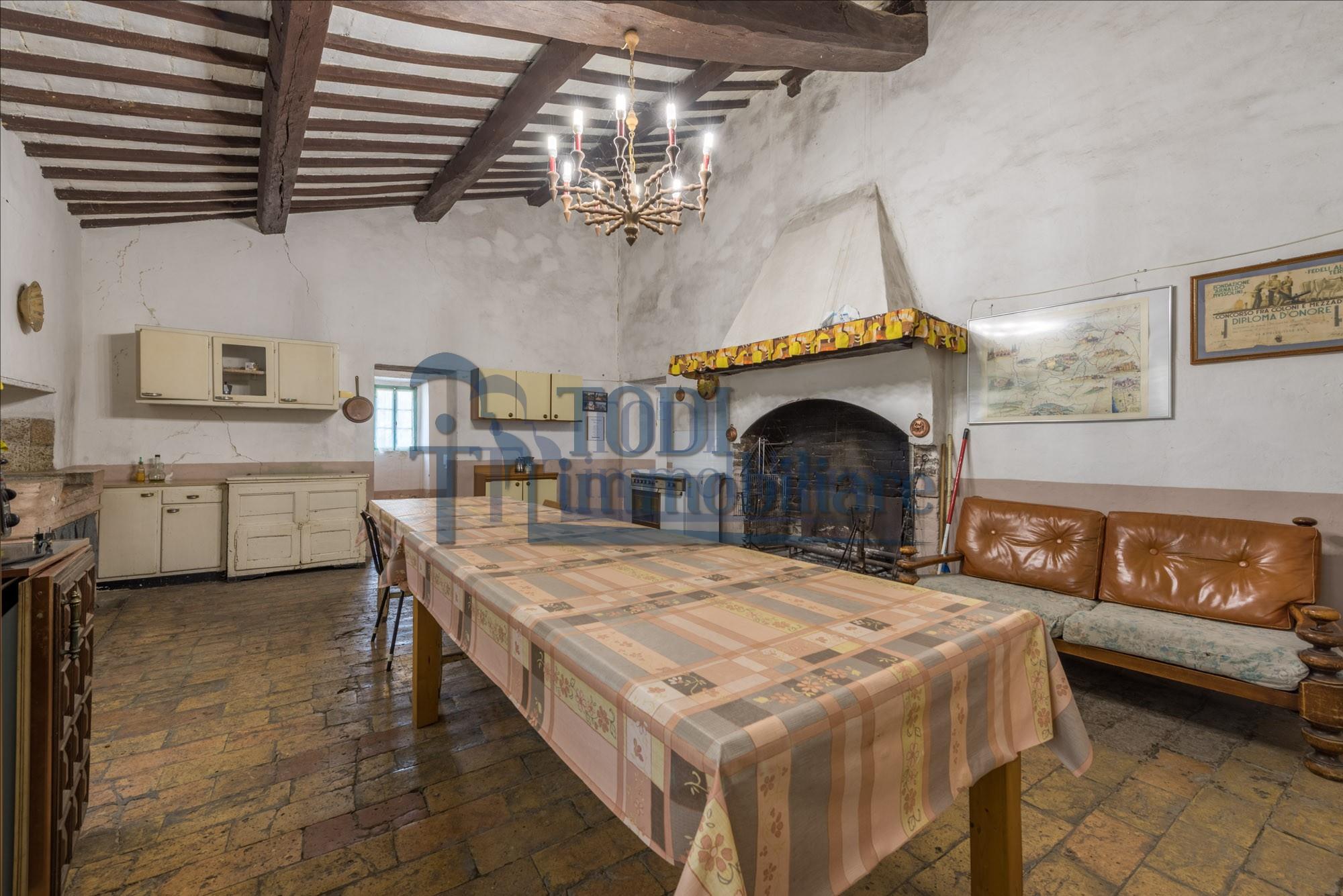 Casale Il Farnese - Todi Immobiliare