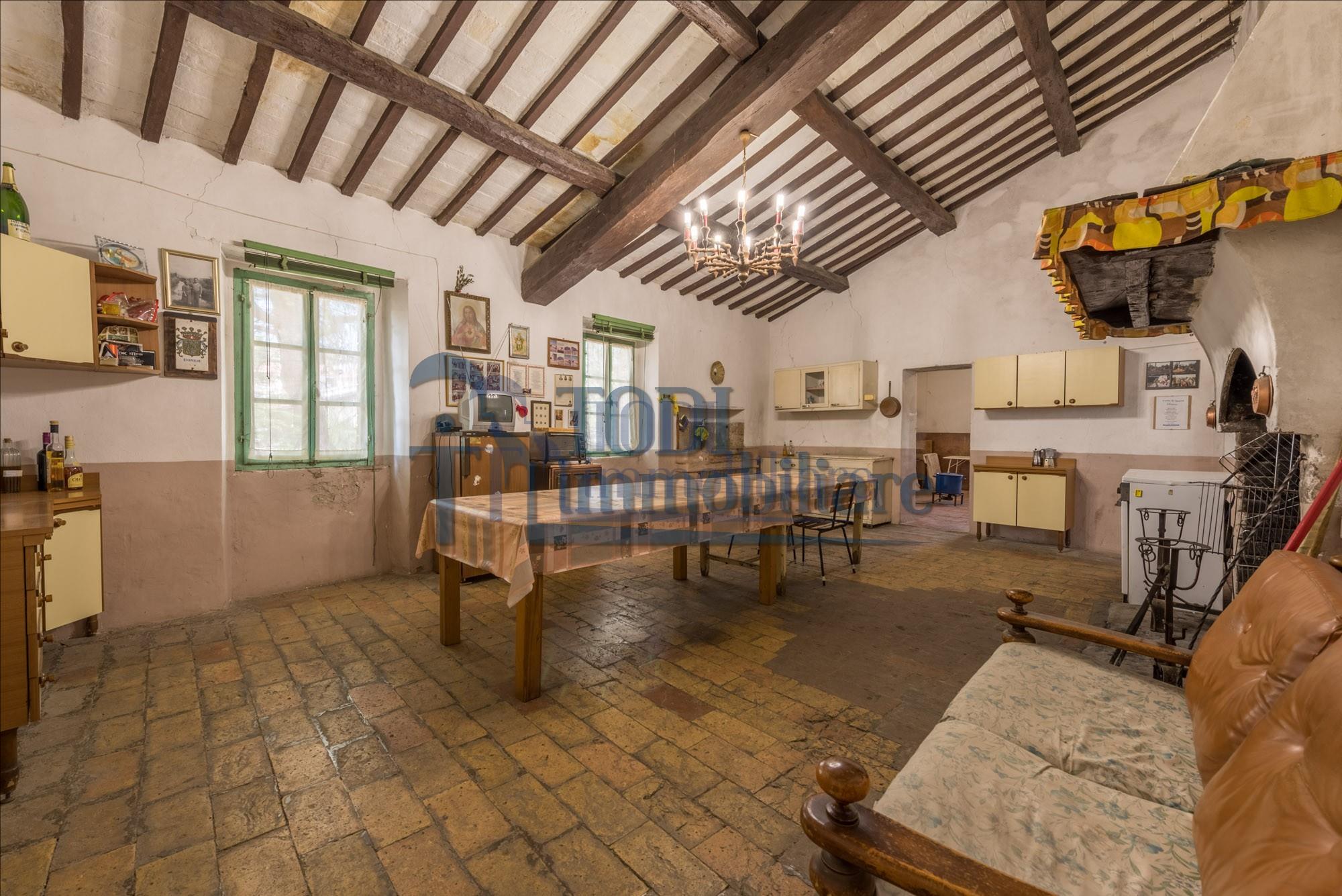Casale Il Farnese - Todi Immobiliare