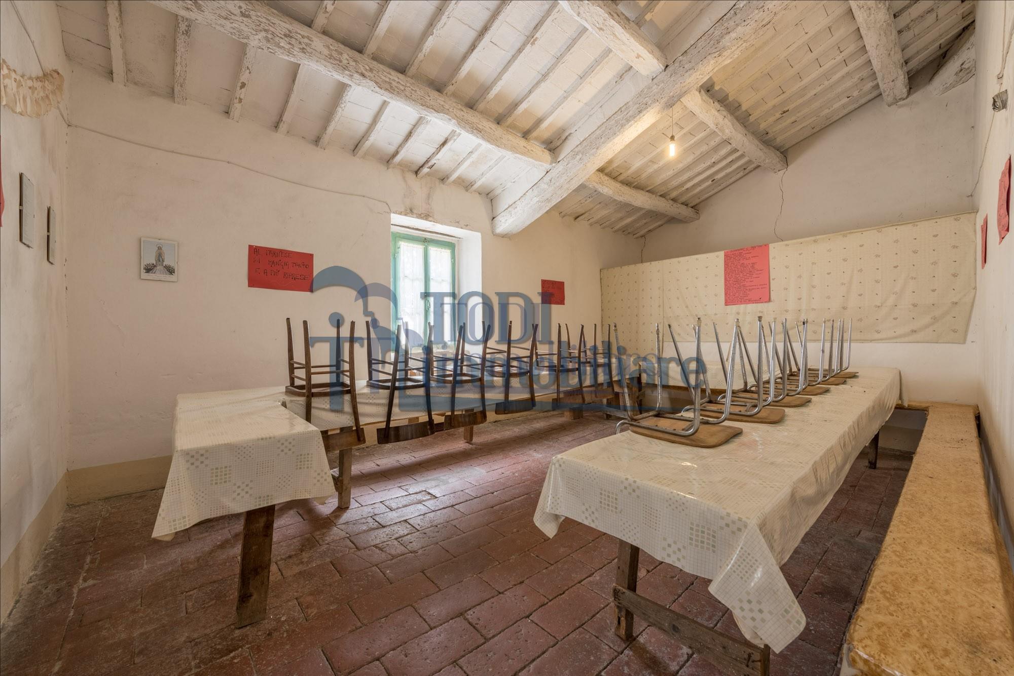 Casale Il Farnese - Todi Immobiliare