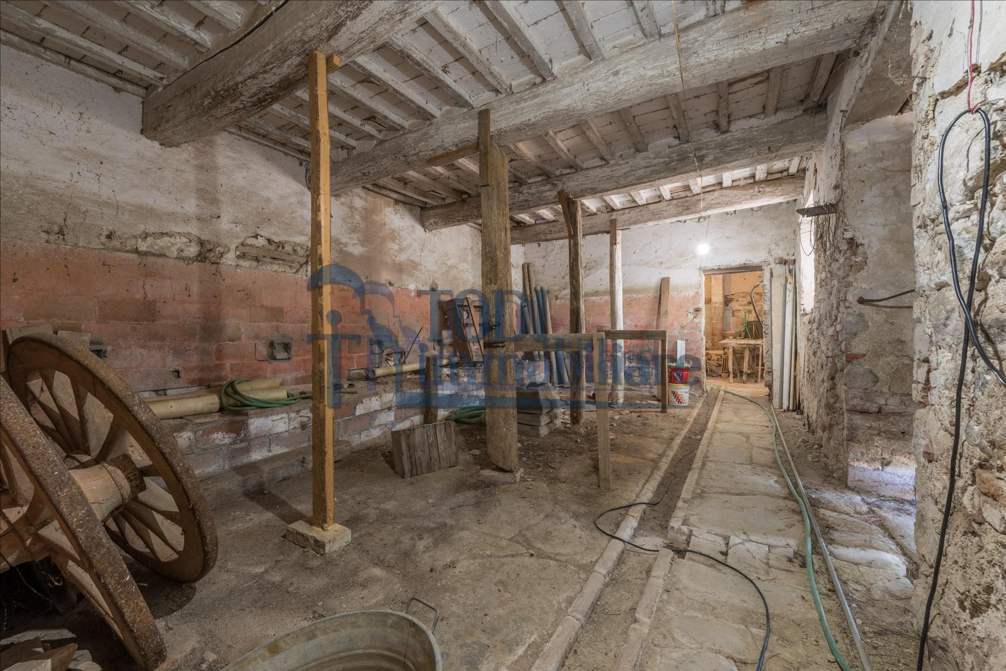 Casale Il Farnese - Todi Immobiliare