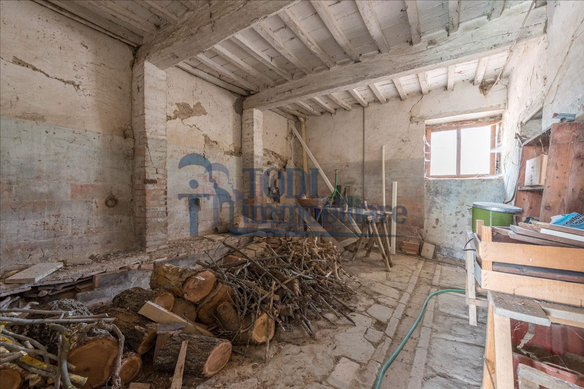 Casale Il Farnese - Todi Immobiliare