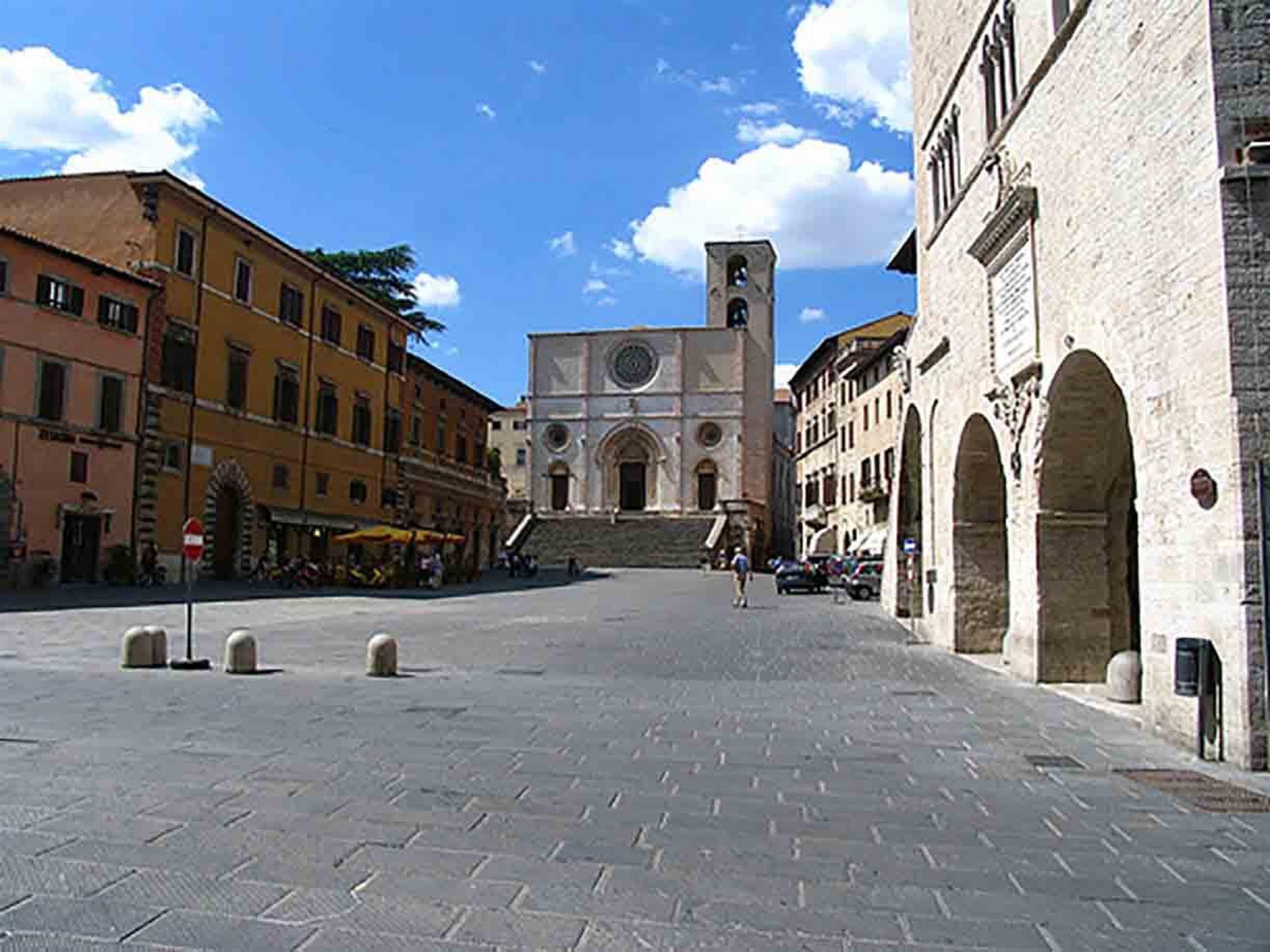 Todi Centro - deliziosa Casa da risistemare 70 Mq - Todi Immobiliare