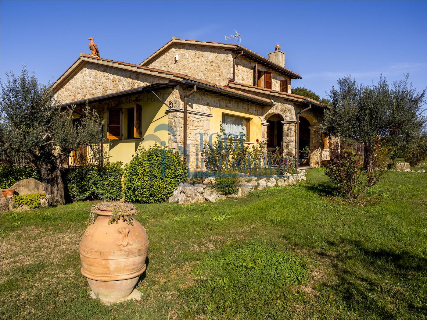 Splendido Casale 250 mq  con  3.200 mq di Terreno