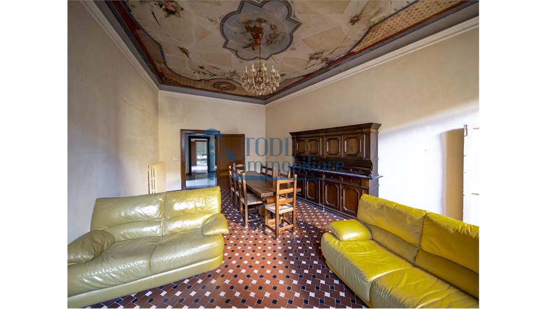 Appartamento in Vendita a Todi (PG) Corso Cavour 9 - Todi Immobiliare