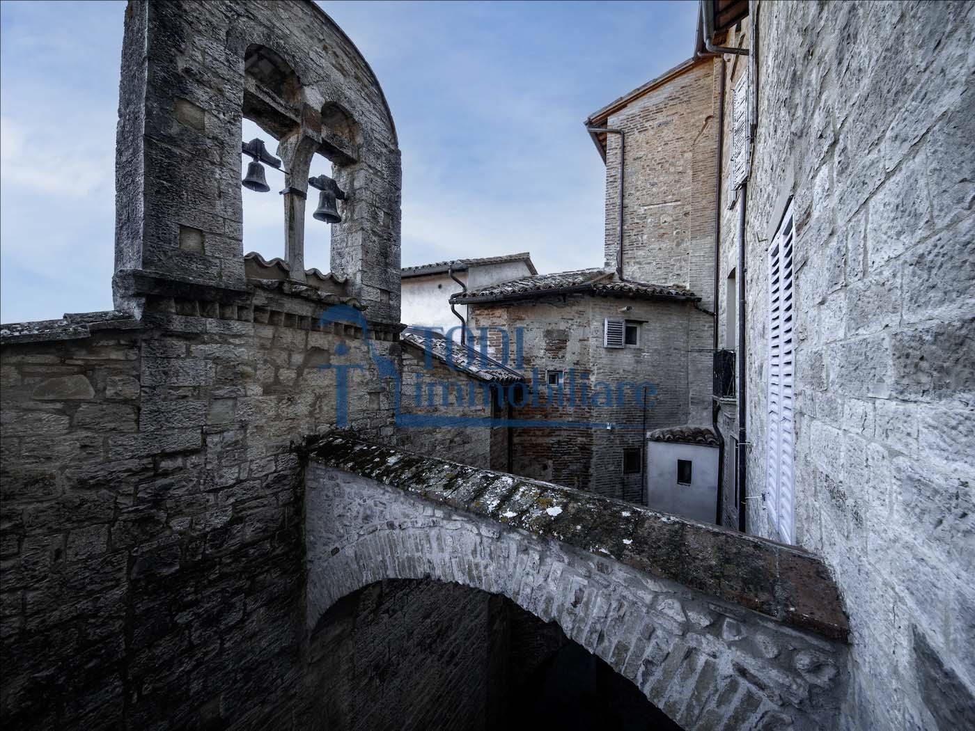 Appartamento in Vendita a Todi (PG) Corso Cavour 9 - Todi Immobiliare