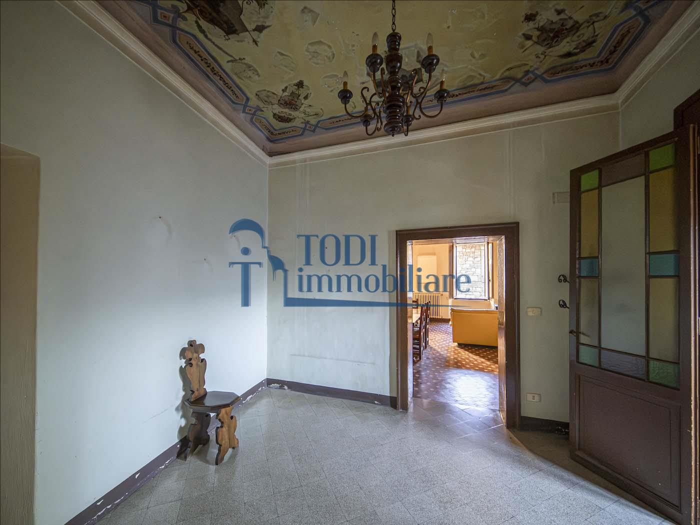 Appartamento in Vendita a Todi (PG) Corso Cavour 9 - Todi Immobiliare
