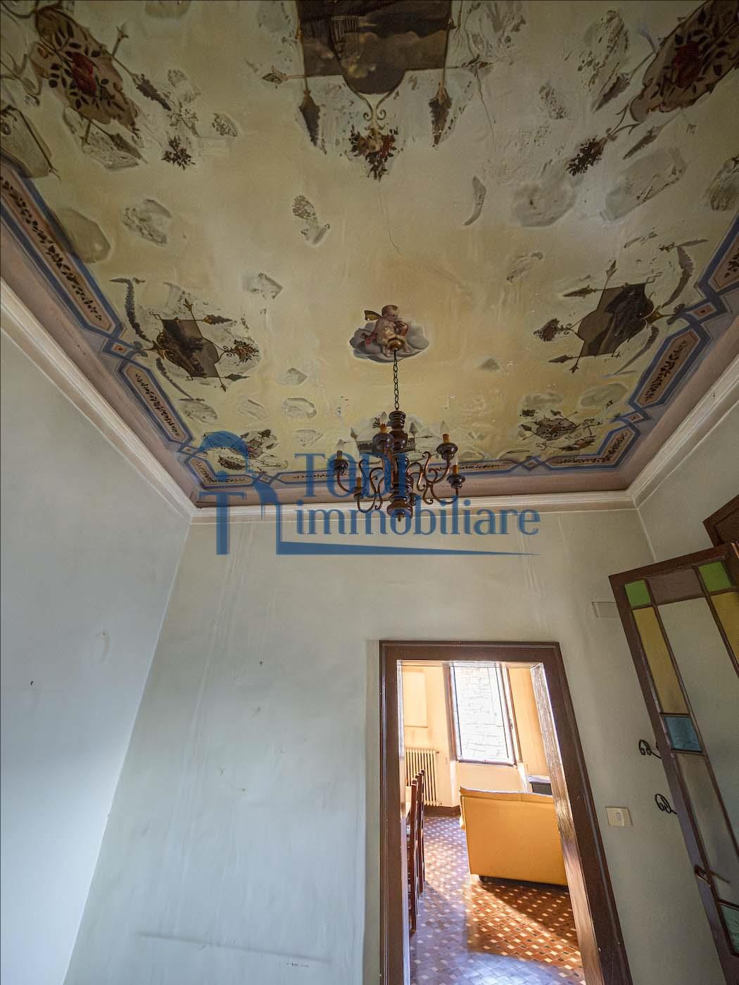 Appartamento in Vendita a Todi (PG) Corso Cavour 9 - Todi Immobiliare