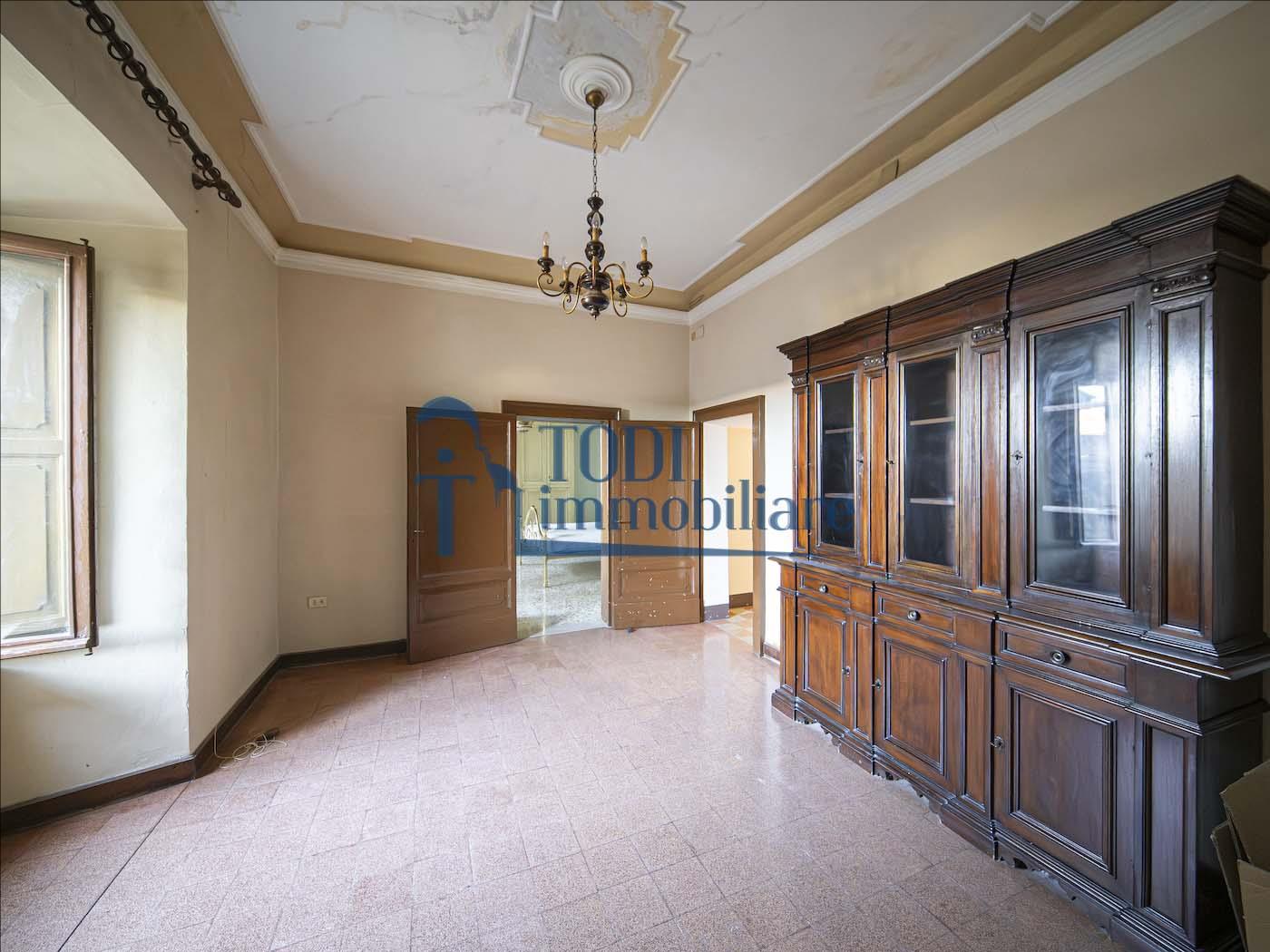 Appartamento in Vendita a Todi (PG) Corso Cavour 9 - Todi Immobiliare