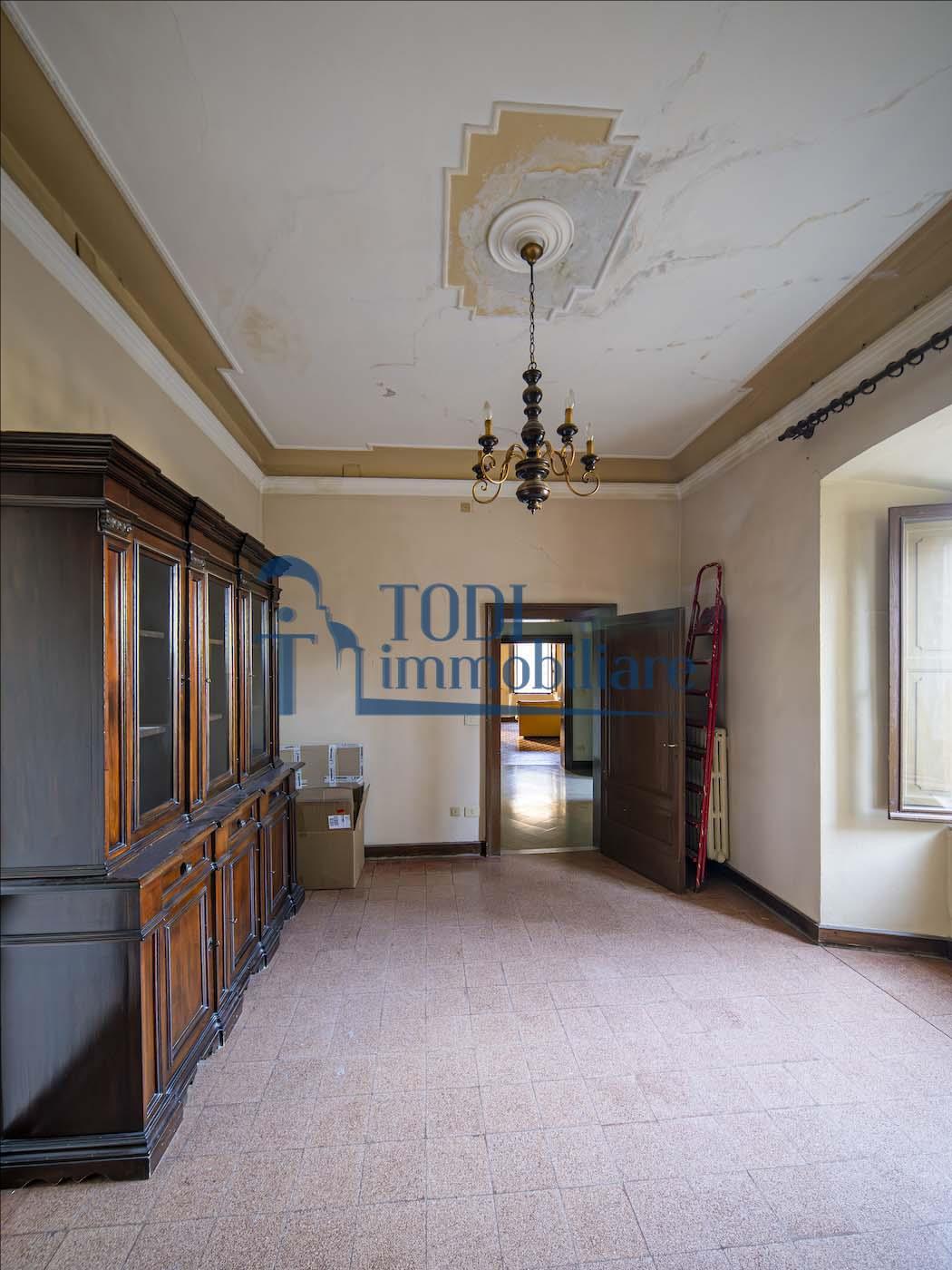 Appartamento in Vendita a Todi (PG) Corso Cavour 9 - Todi Immobiliare