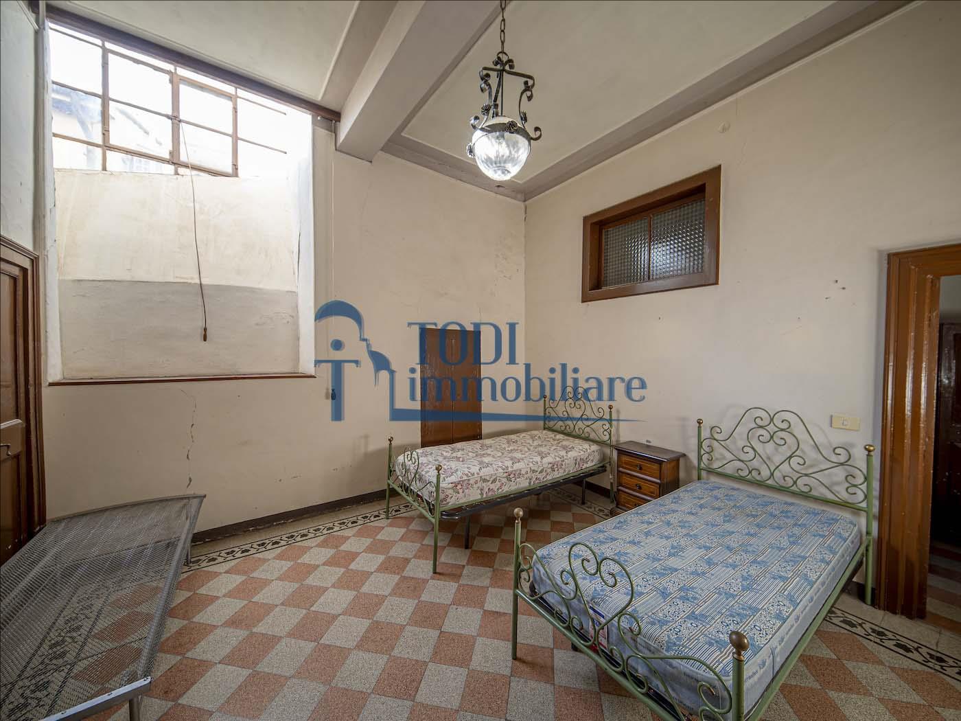 Appartamento in Vendita a Todi (PG) Corso Cavour 9 - Todi Immobiliare