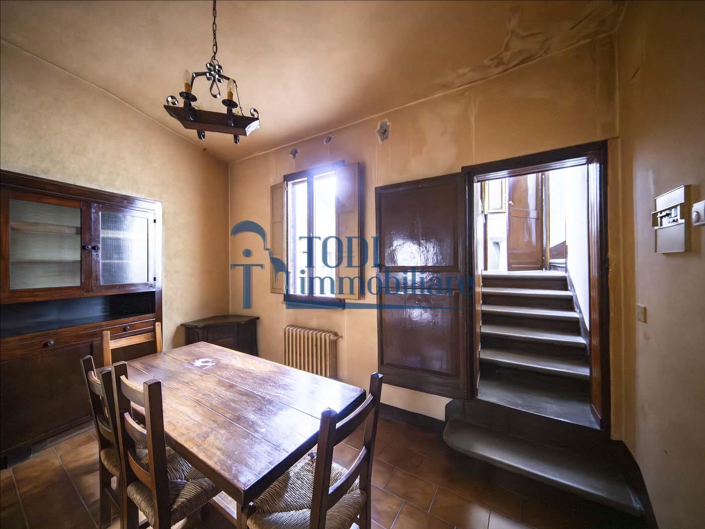 Appartamento in Vendita a Todi (PG) Corso Cavour 9 - Todi Immobiliare
