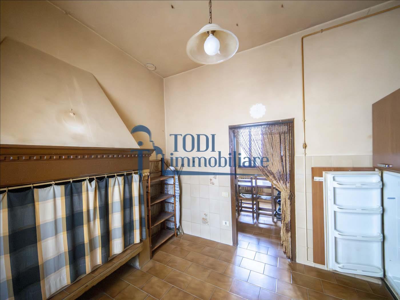 Appartamento in Vendita a Todi (PG) Corso Cavour 9 - Todi Immobiliare