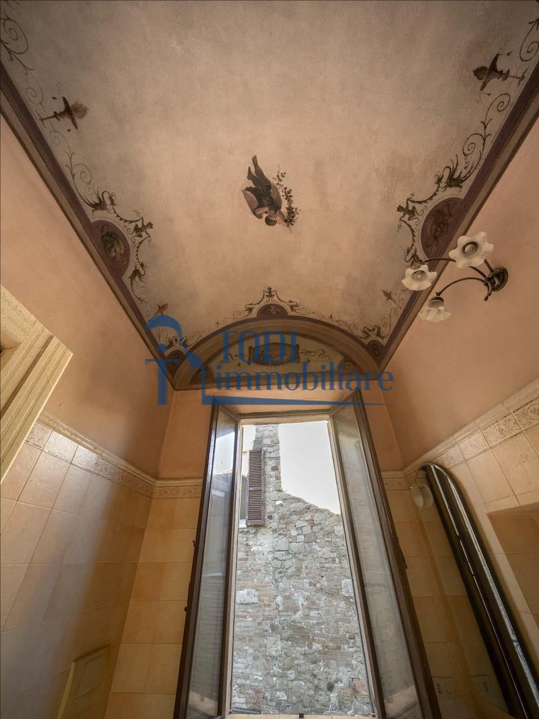 Appartamento in Vendita a Todi (PG) Corso Cavour 9 - Todi Immobiliare