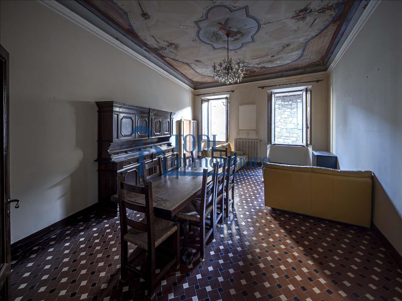 Appartamento in Vendita a Todi (PG) Corso Cavour 9 - Todi Immobiliare