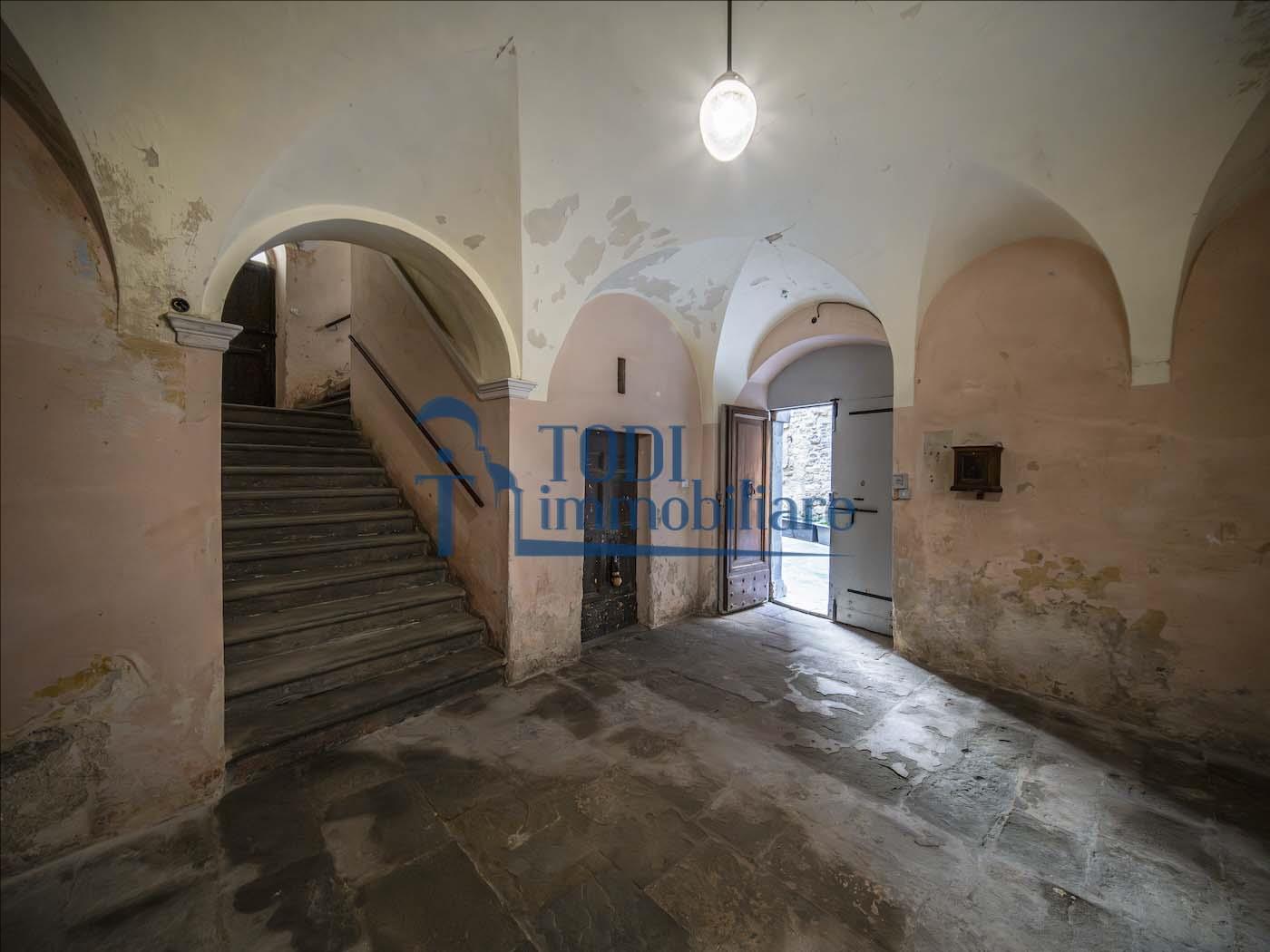 Appartamento in Vendita a Todi (PG) Corso Cavour 9 - Todi Immobiliare