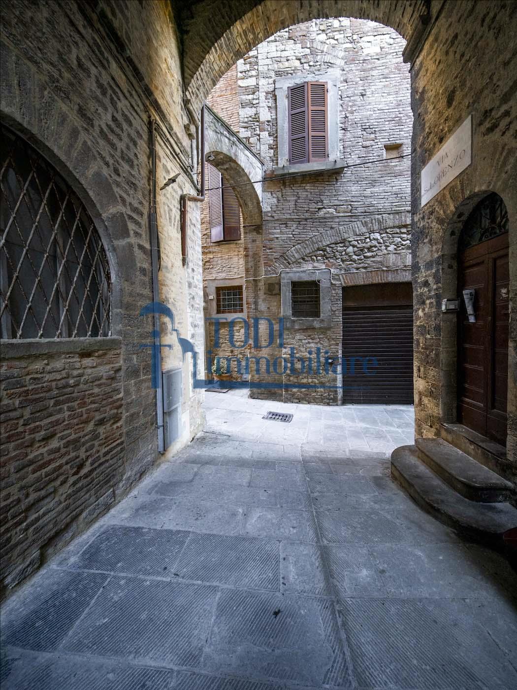 Appartamento in Vendita a Todi (PG) Corso Cavour 9 - Todi Immobiliare