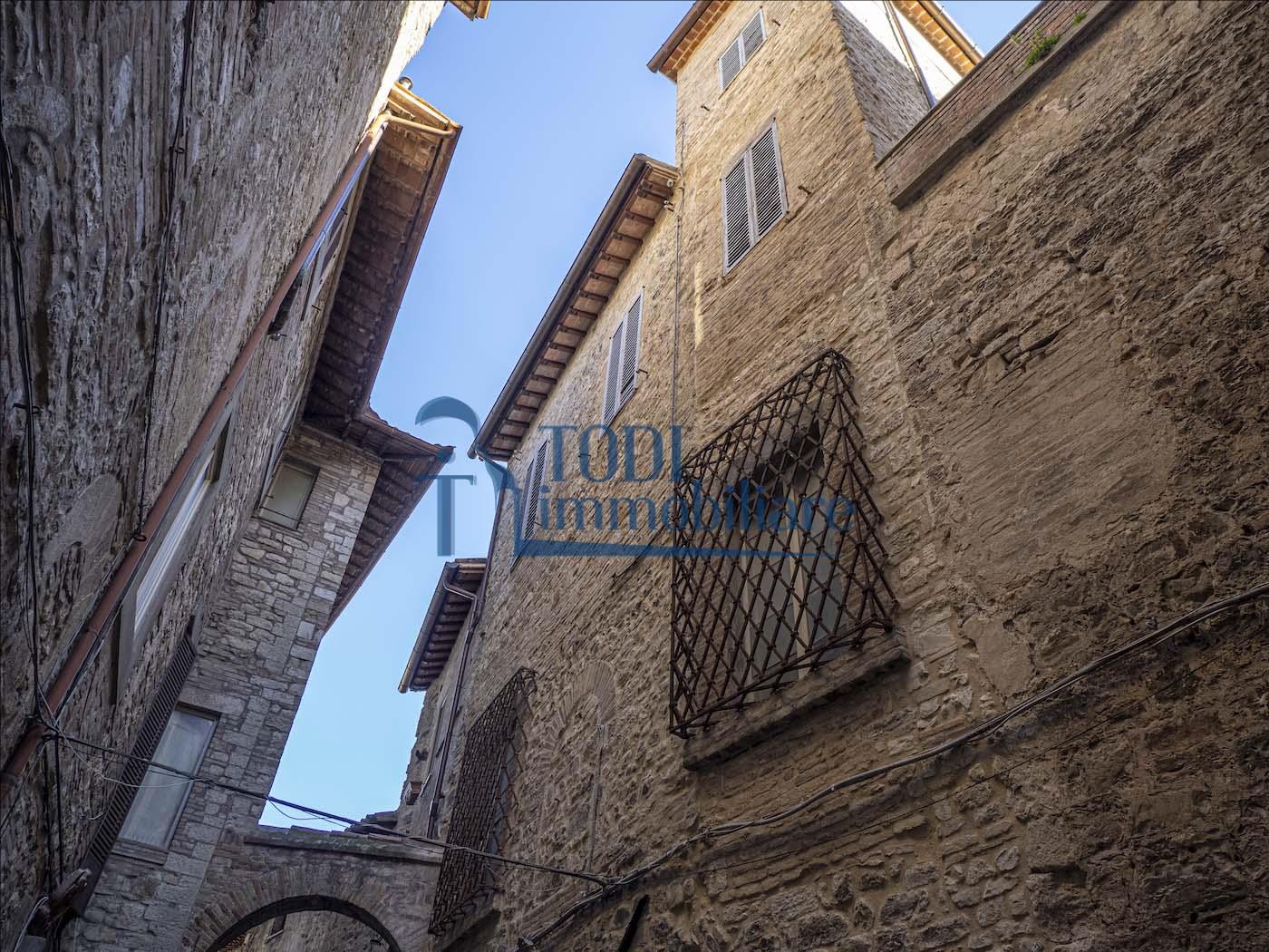 Appartamento in Vendita a Todi (PG) Corso Cavour 9 - Todi Immobiliare