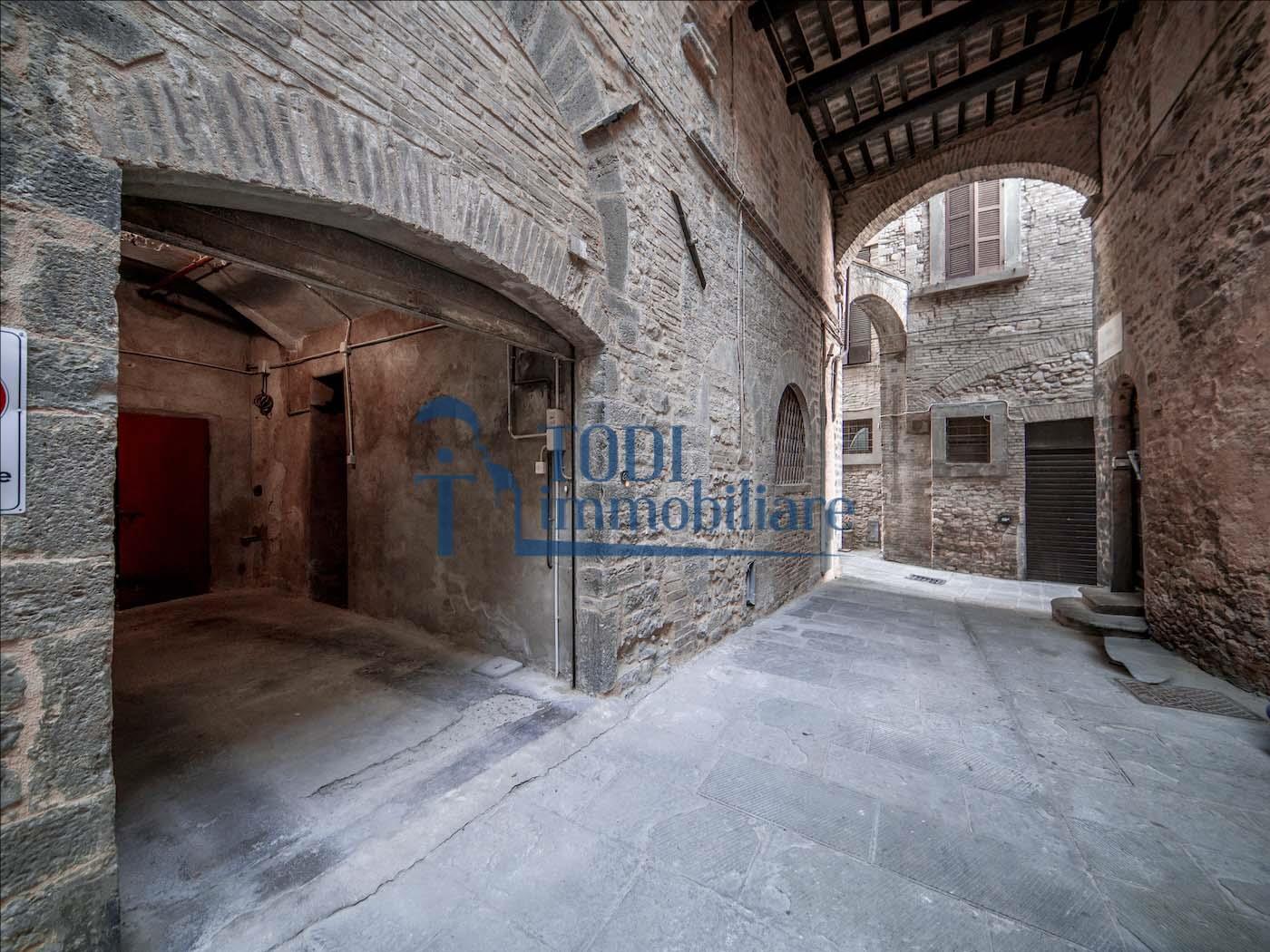 Appartamento in Vendita a Todi (PG) Corso Cavour 9 - Todi Immobiliare