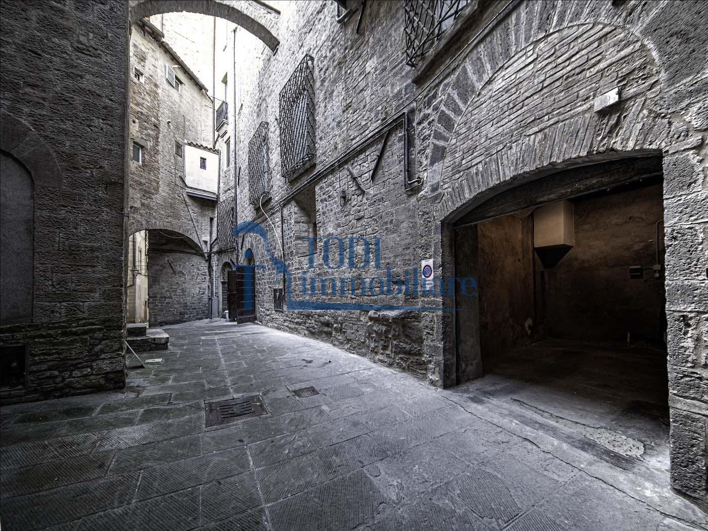 Appartamento in Vendita a Todi (PG) Corso Cavour 9 - Todi Immobiliare