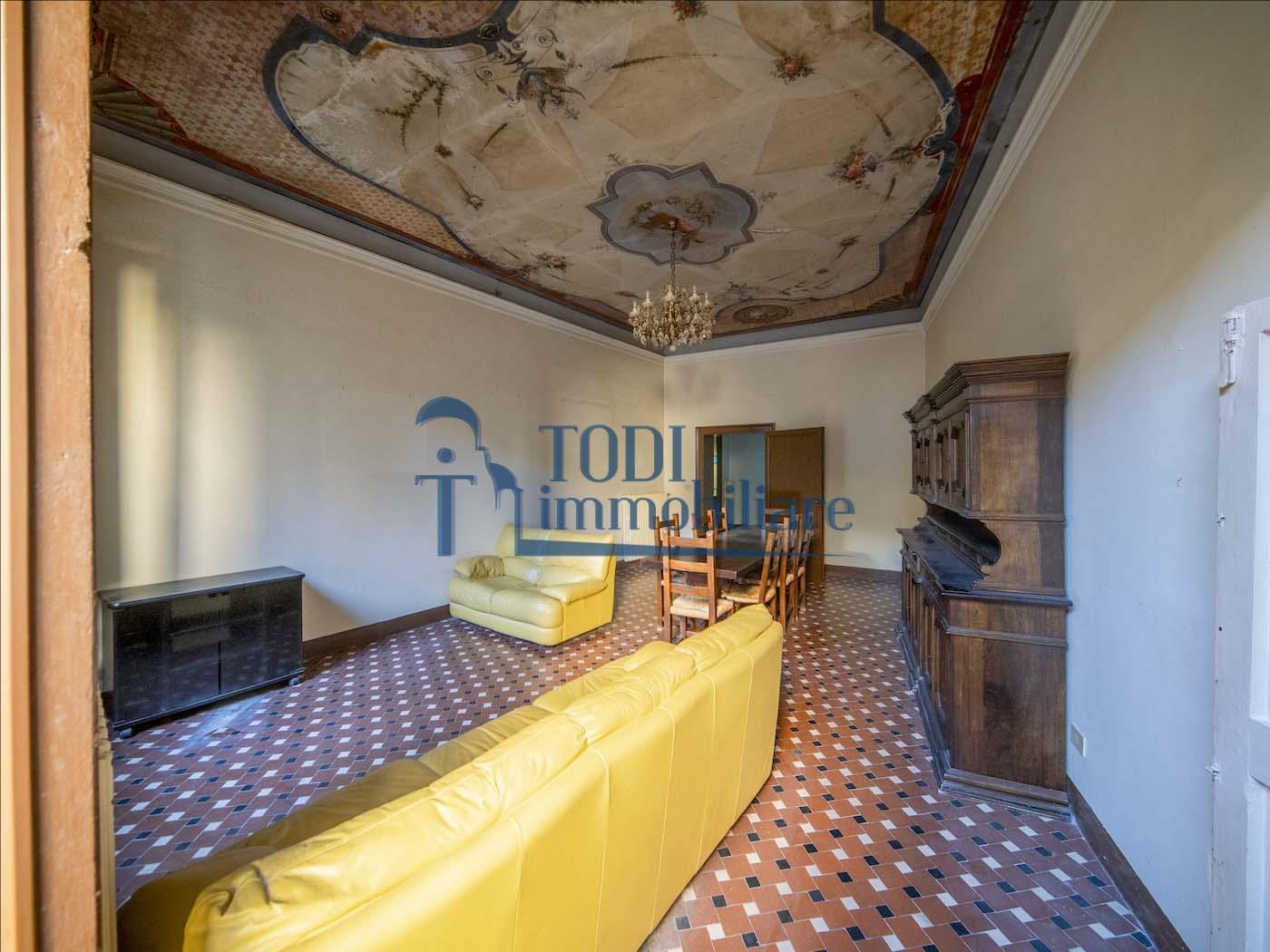 Appartamento in Vendita a Todi (PG) Corso Cavour 9 - Todi Immobiliare