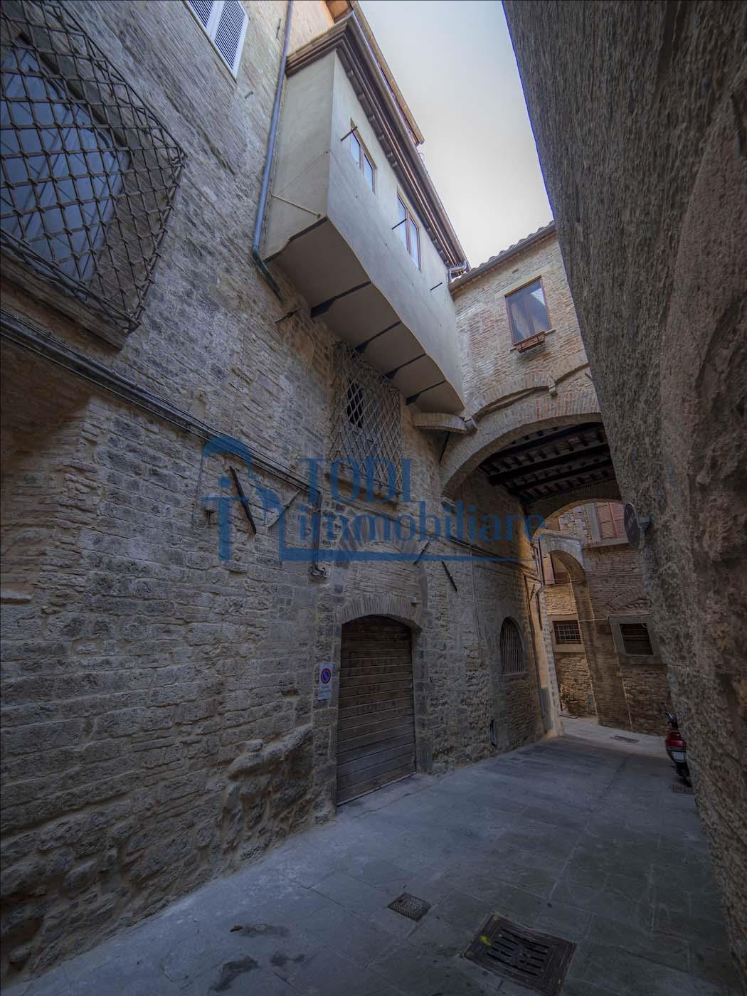 Appartamento in Vendita a Todi (PG) Corso Cavour 9 - Todi Immobiliare