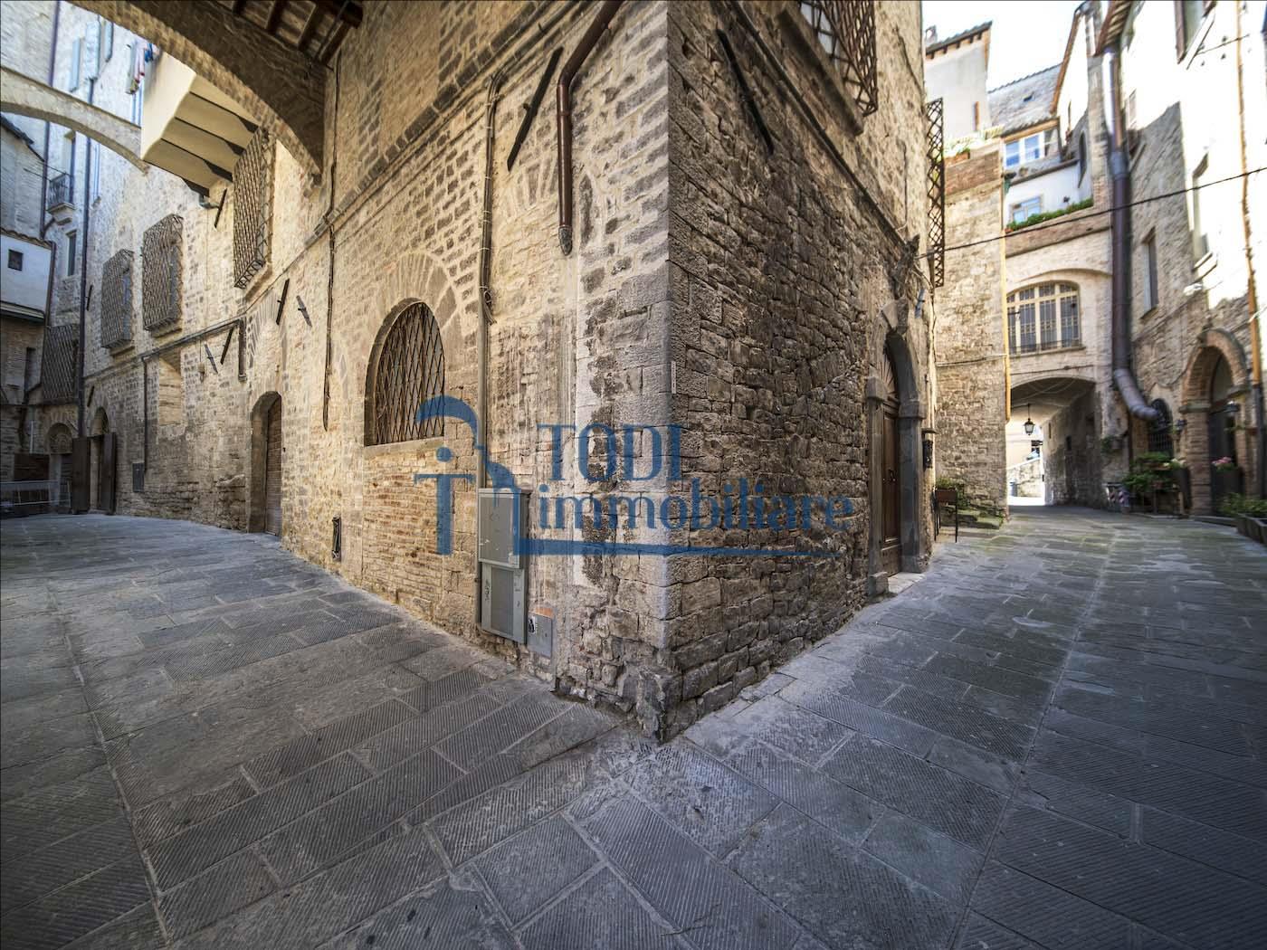 Appartamento in Vendita a Todi (PG) Corso Cavour 9 - Todi Immobiliare