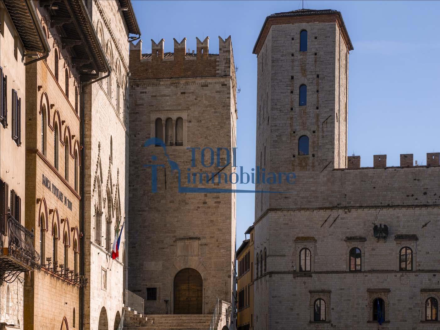 Appartamento in Vendita a Todi (PG) Corso Cavour 9 - Todi Immobiliare