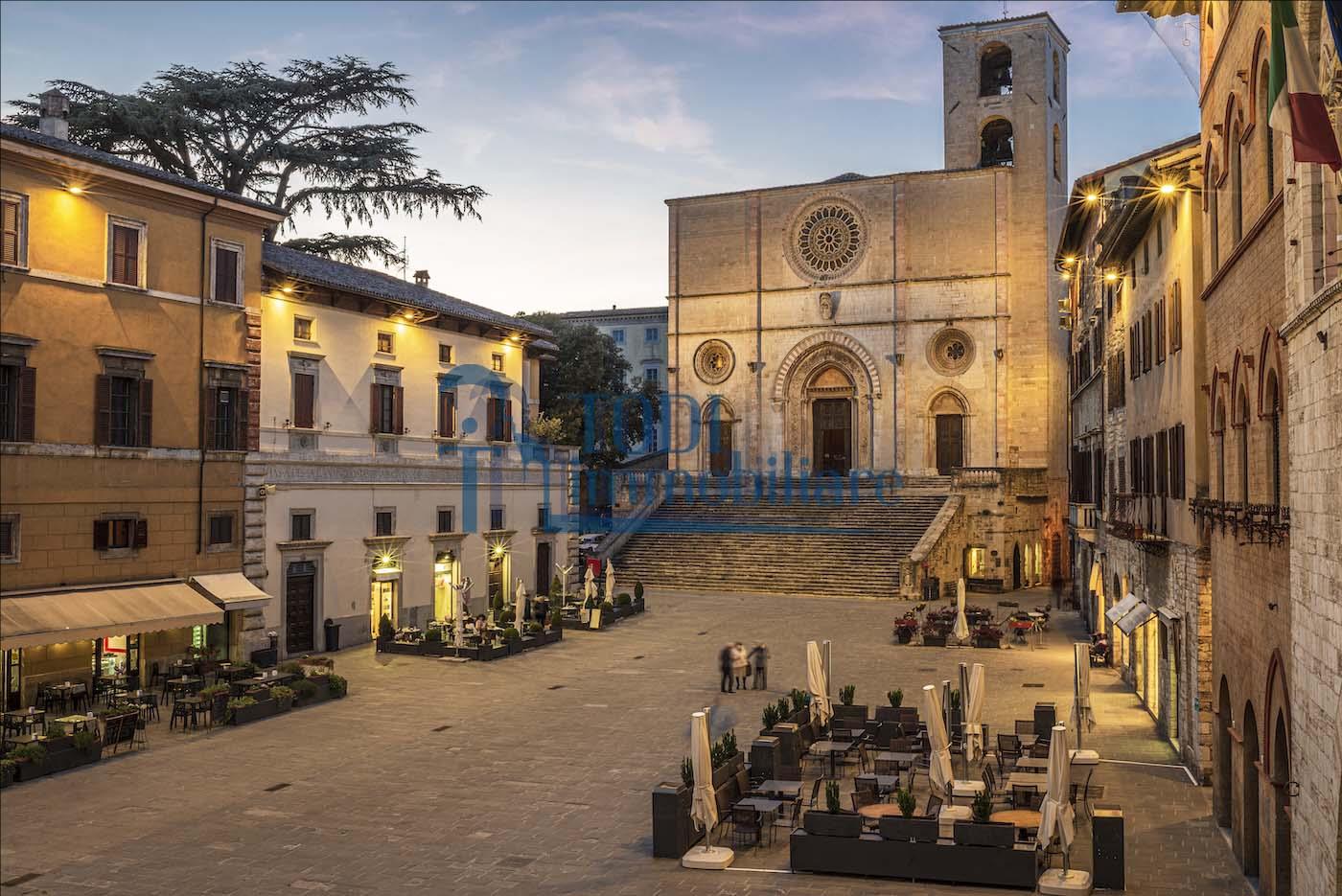 Appartamento in Vendita a Todi (PG) Corso Cavour 9 - Todi Immobiliare