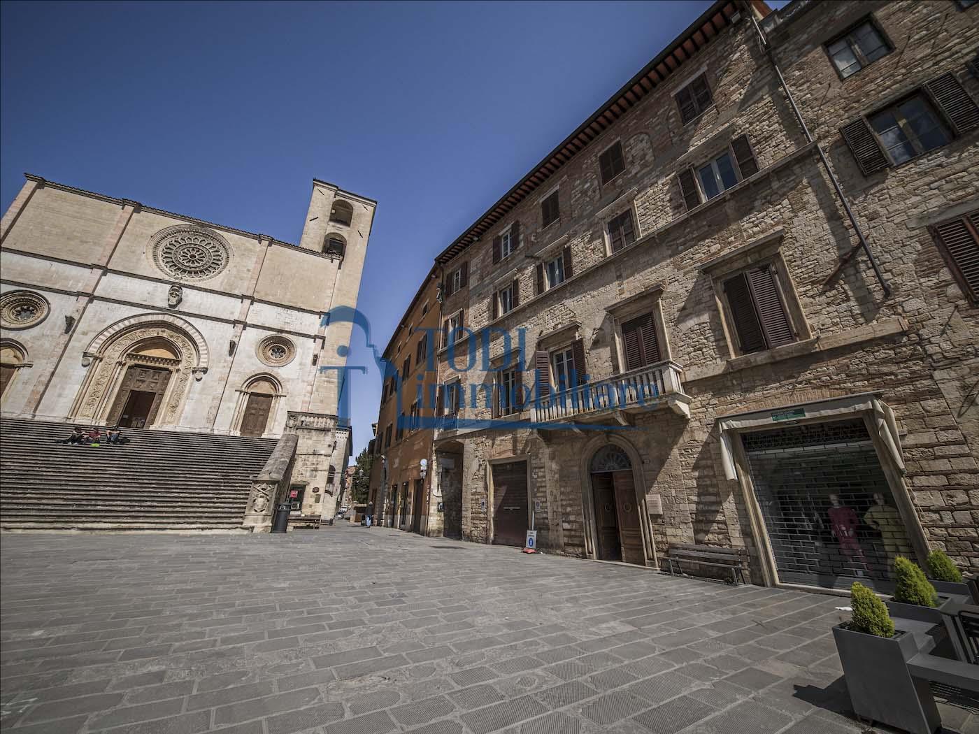 Appartamento in Vendita a Todi (PG) Corso Cavour 9 - Todi Immobiliare