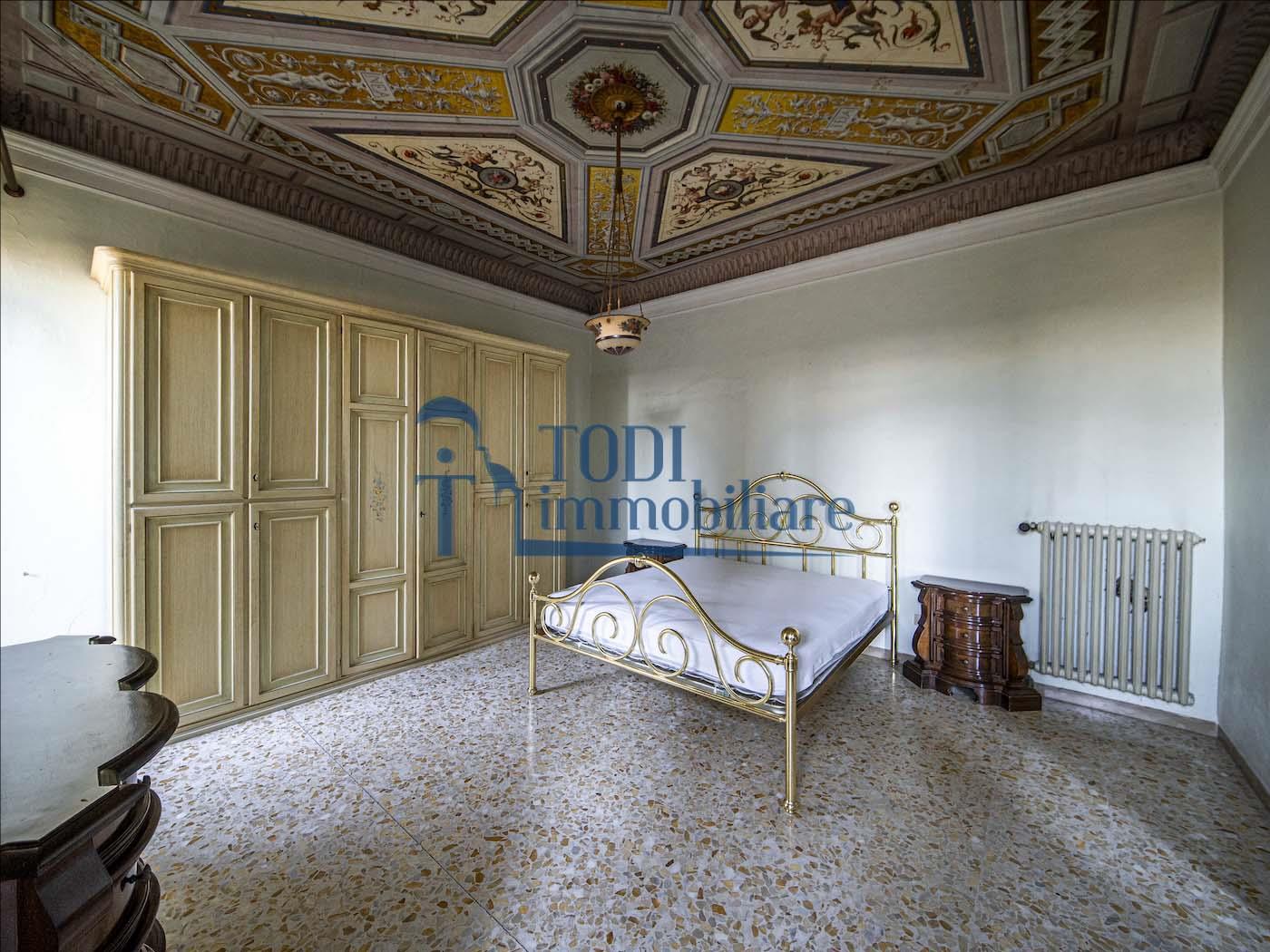 Appartamento in Vendita a Todi (PG) Corso Cavour 9 - Todi Immobiliare