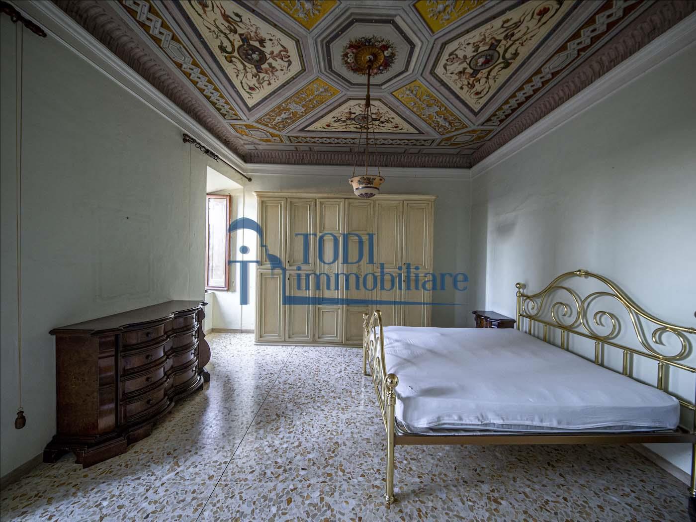 Appartamento in Vendita a Todi (PG) Corso Cavour 9 - Todi Immobiliare