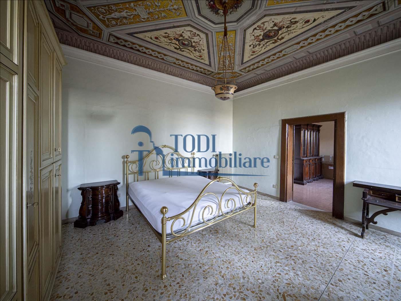 Appartamento in Vendita a Todi (PG) Corso Cavour 9 - Todi Immobiliare