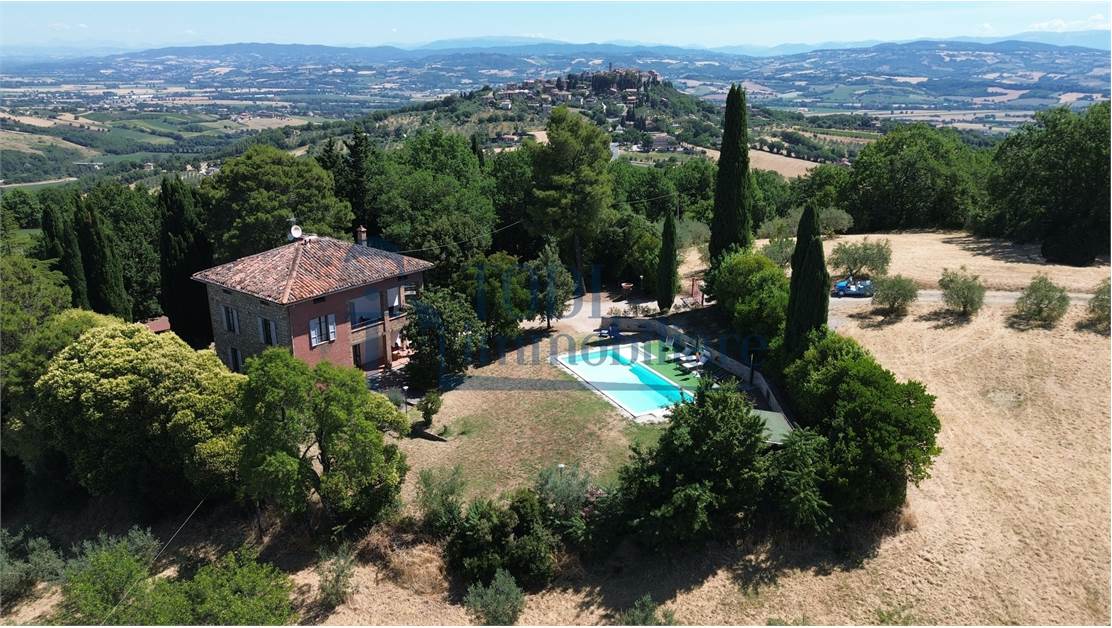 Villa in Pietra 300 mq con 2ha di terreno _ Uliveto _ Piscina - Todi Immobiliare