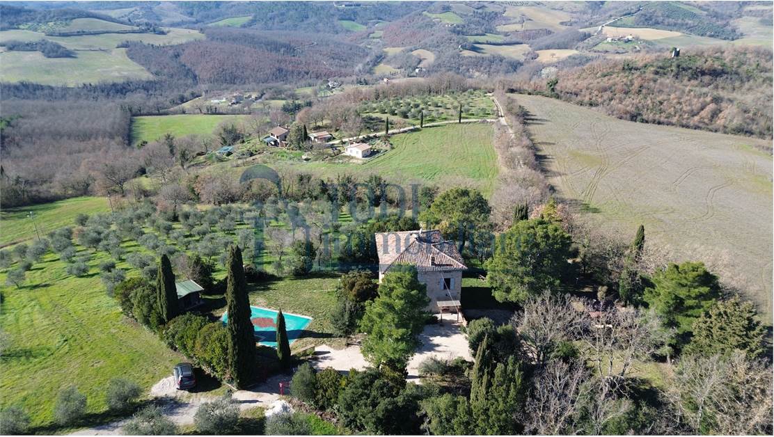 Villa in Pietra 300 mq con 2ha di terreno _ Uliveto _ Piscina - Todi Immobiliare